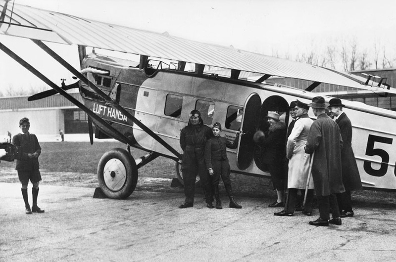2_05c_Lufthansa_Hulton-Archive_Getty-Images_2664819.jpg